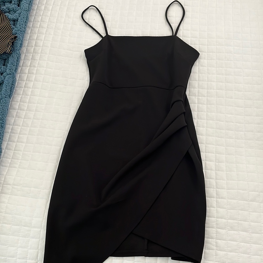 Black bodycon dress